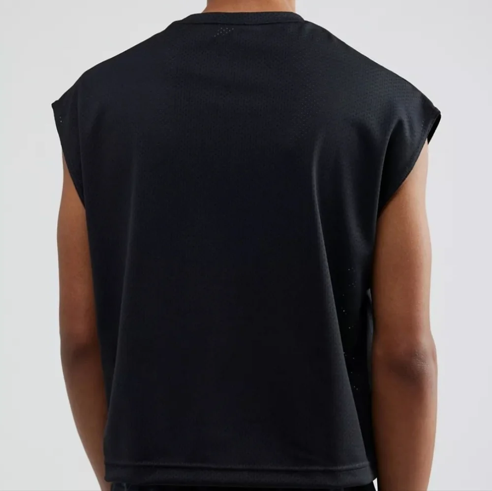 ❤️BUY 3 GET 1 FREE Nike UO Exclusive Cropped Swim Shirt,Color Black, S,M & L - Picture 2 of 13